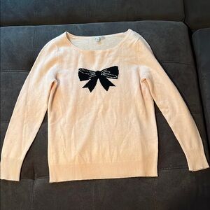 Pink Cream Sweater with Black Bow Design and Long Sleeves